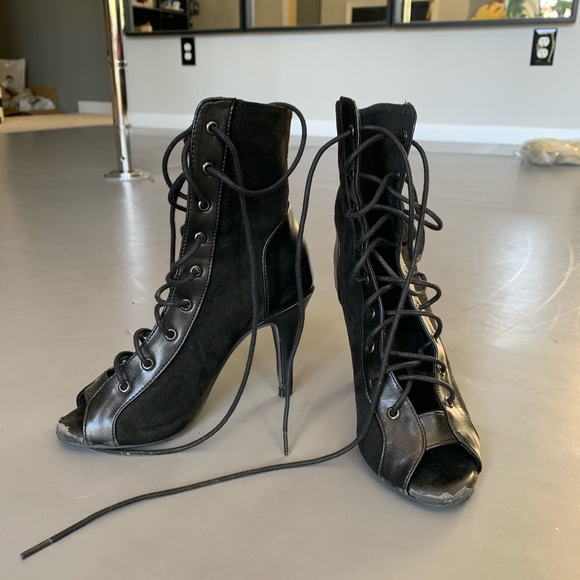 Black ankle bootie heels - Picture 1 of 1